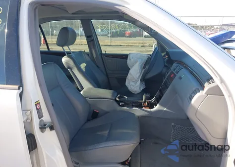 2000 Mercedes-Benz E 320 z USA, uszkodzony, nr VIN WDBJF65J2YB111994